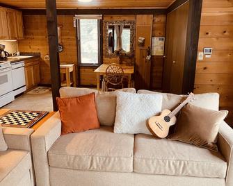 Sunriver Cabin In Great Location Near River And Village - Sunriver - Sala de estar