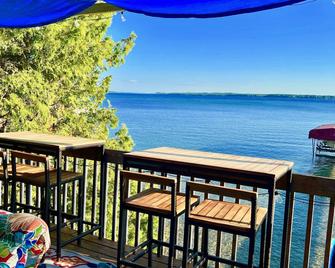 The Torch Lake Bed And Breakfast - Central Lake - Balcony