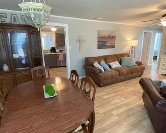 Quiet, small town country living - Mason - Dining room