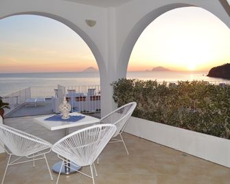 'A Alera Room & Breakfast - Malfa - Balcón