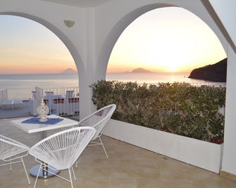 'A Alera Room & Breakfast - Malfa - Balcón