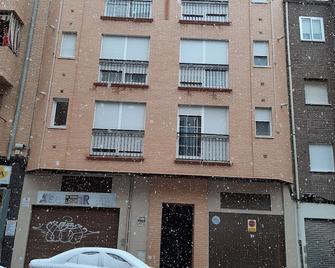 Calle Quevedo, 27 Apartamento. Feria - Albacete - Gebäude