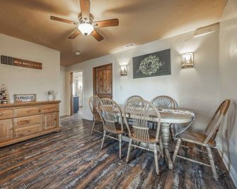 Charming Farmhouse Retreat - Delta - Dining room