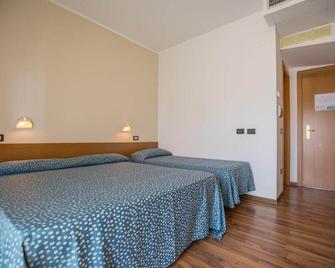 Hotel L'Aragosta - Casalbordino - Schlafzimmer