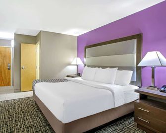 La Quinta Inn by Wyndham Radford - Radford - Schlafzimmer