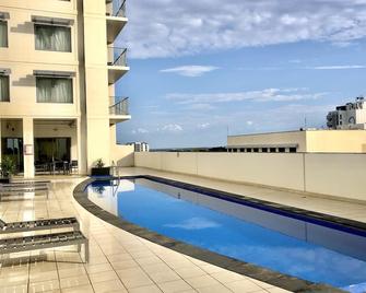 Darwin City Harbour views-Situated in The Oaks - Darwin - Pool