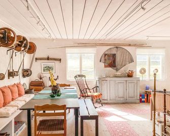 2 Bedroom Awesome Home In Kosta - Kosta - Comedor