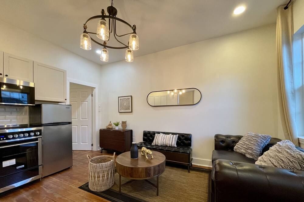 Lovely 3 Bedroom Shotgun Home - 15 Minutes to French Quarter - New Orleans - Oturma odası