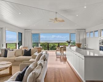 A Perfect Stay - The Beach House - Ballina - Oturma odası
