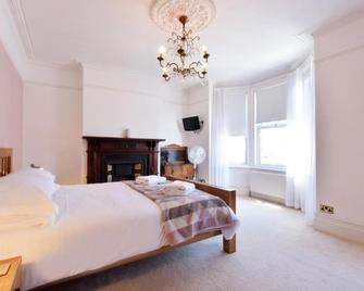 Bellevue Road - Stunning 3 storey home only a stones throw away from the beach - Ramsgate - Bedroom