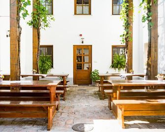 Blum Pince - Borozó Vendégház - Villány - Restaurant