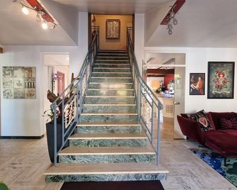 Hôtel Le Saint Jacques - Thorigné-sur-Dué - Stairs