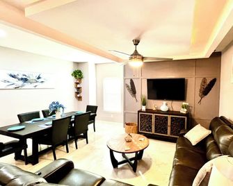 La Petite Magnolia, family and pet friendly - McAllen - Sala de estar