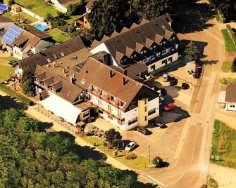 Land-Gut-Hotel Zum Alten Forsthaus - Huertgenwald - Edificio