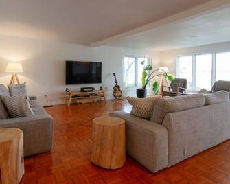 Heaven on Huycks Bay - Wellington - Living room