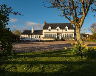 Summer Isles Hotel - Ullapool - Building