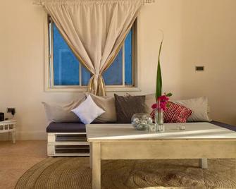 B4 Boutique - Paje - Living room