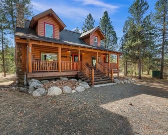 Log cabin with game room by skiing & lake - McCall - Building