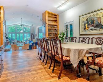 Gorgeous Williamstown Estate 6bd/5ba - Williamstown - Dining room