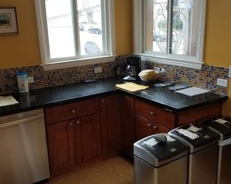 Beautiful House with Panoramic SF Bay Views - San Francisco - Kitchen