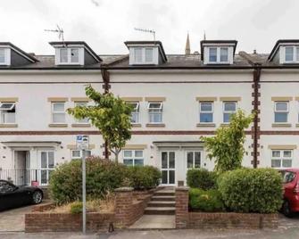 Town centre White House - Bournemouth - Building