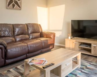 The Nestled Inn - East Tamworth - 客廳