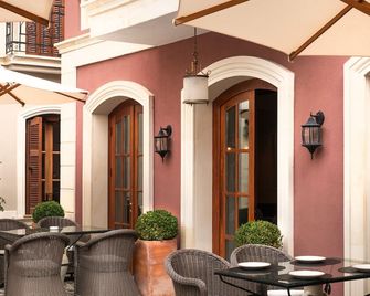 Vila Ebel Hotel Pool & Spa - Korçë