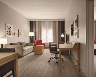 Country Inn & Suites by Radisson, Coralville, IA - Coralville - Living room