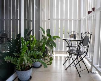 Incognito Vacation Stay - Kingston - Balcón