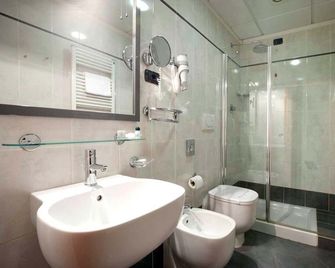 Hotel Iris - Genoa - Bathroom