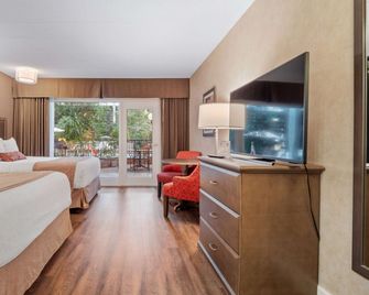 Best Western Plus Cairn Croft Hotel - Niagara Falls - Bedroom