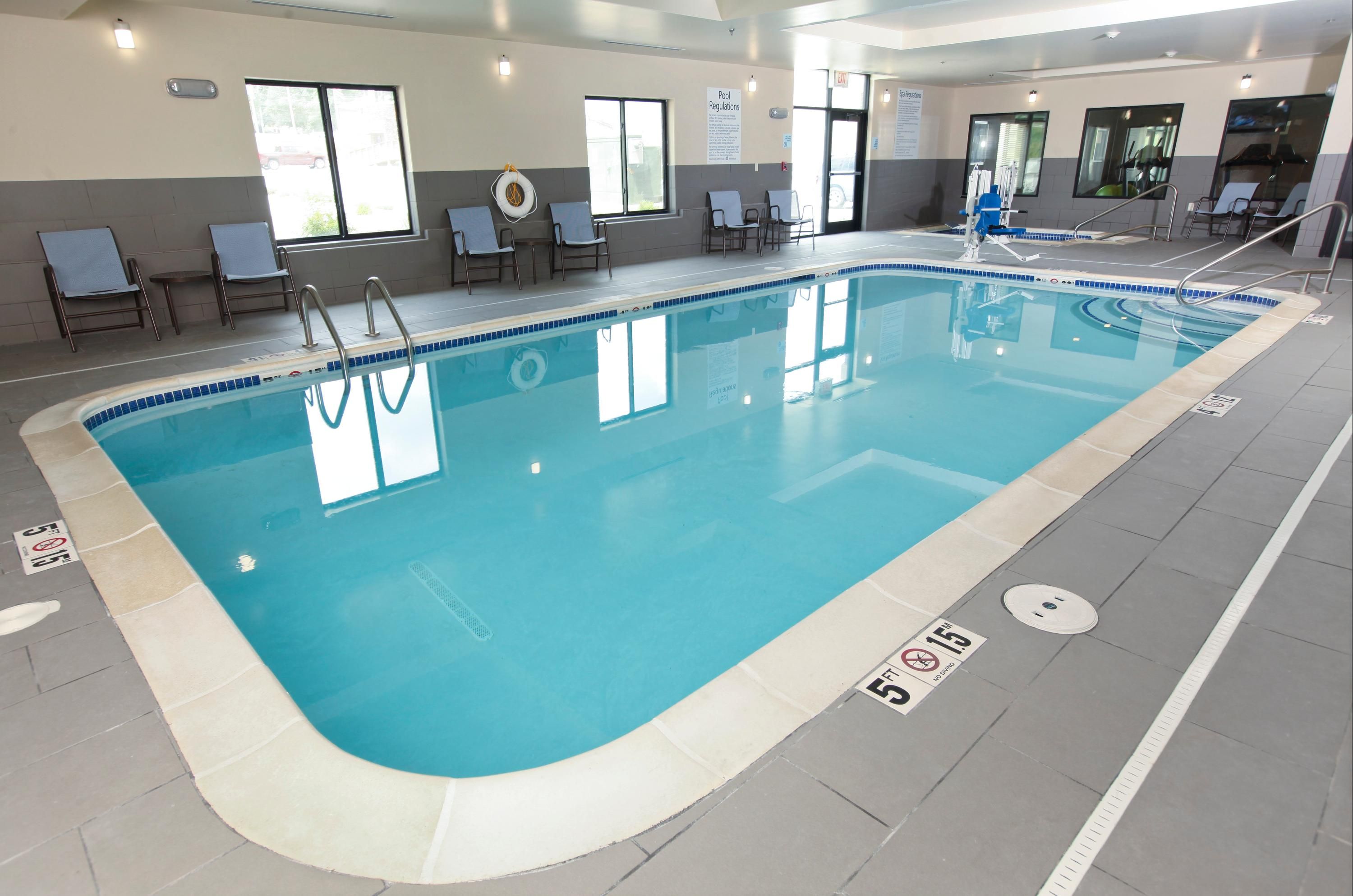 Holiday Inn Express & Suites Omaha South - Ralston Arena By IHG - Ralston - Piscina