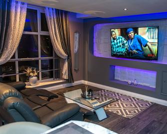 Optimal Apartments - Bradford - Living room