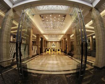 pyramid suites Hotel - Banjarmasin - Hallway