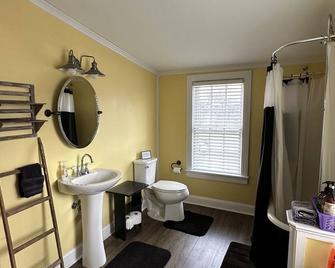 Beautiful apartment in the heart of downtown Bardstown, KY - Bardstown - Bathroom