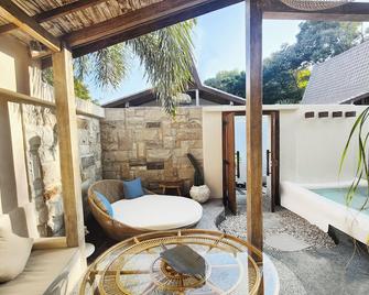 Kaleydo Villas - Pemenang - Patio