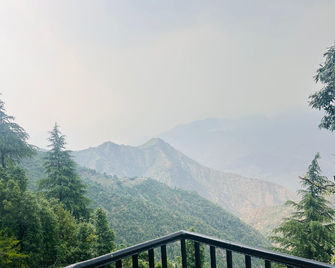 Forestview Food & Stay - Dhanaulti - Balcony