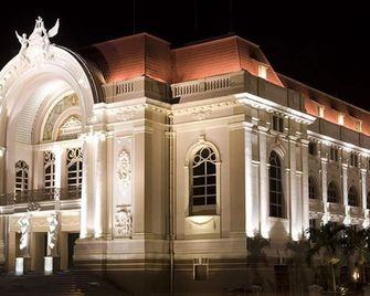 Adora Mira Hotel - הו צ'י מין סיטי - בניין