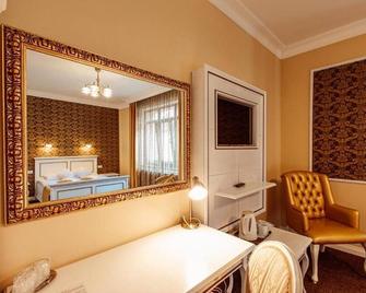 4Cardinal's Hotel Boutique - Braşov - Bedroom