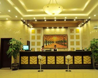 Greentree Inn Yunnan Kunming Chenggong University City Shilin Street Express Hotel - Kunming - Front desk