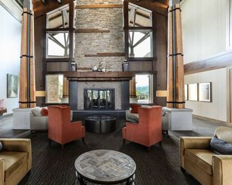 Spacious King Suite | Living Area + Kitchenette - Carroll Valley - Recepción
