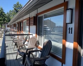 Oceanside Villas - Sechelt - Balcony