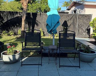 Spacious Apartment and HOT TUB in the heart of WIlton Manors - Wilton Manors - Patio