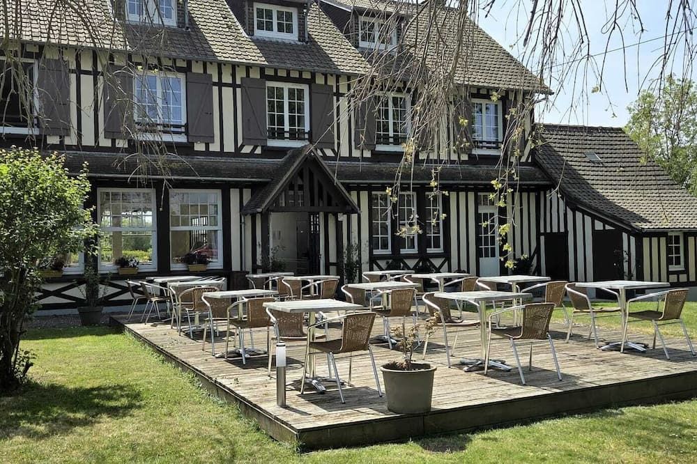 Logis Auberges des Aulnettes - Houlgate - Patio