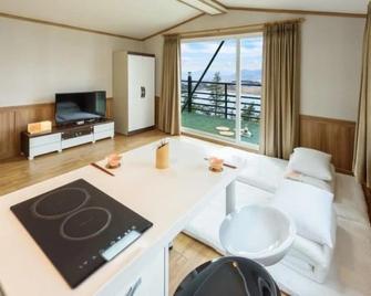 Gurye Jirisan Hosu Resort Pension - Gurye - Comedor