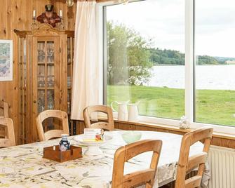 Four-Bedroom Holiday home in Skanderborg - Skanderborg - Jídelna
