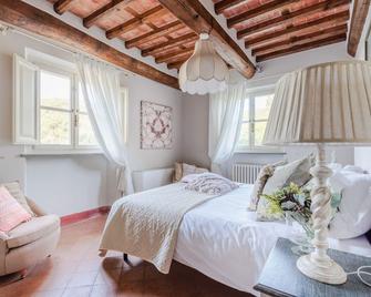 Jacopo Farmhouse Apartment in Wine Resort in Lucca - Mastiano - Habitación