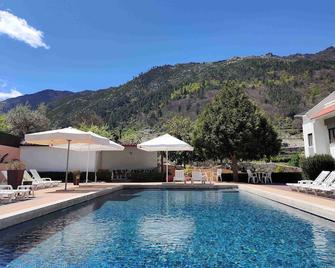 هوتل بيرني - مانتييغاس - حوض السباحة