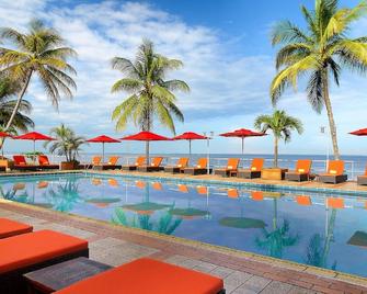 Hotel Re-Ndama - Libreville - Piscine