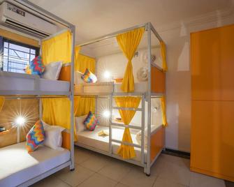 Gostops Bengaluru, Gandhi Nagar Majestic - Bengaluru - Bedroom